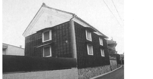 約100年前の繭を入れた倉庫(建物)